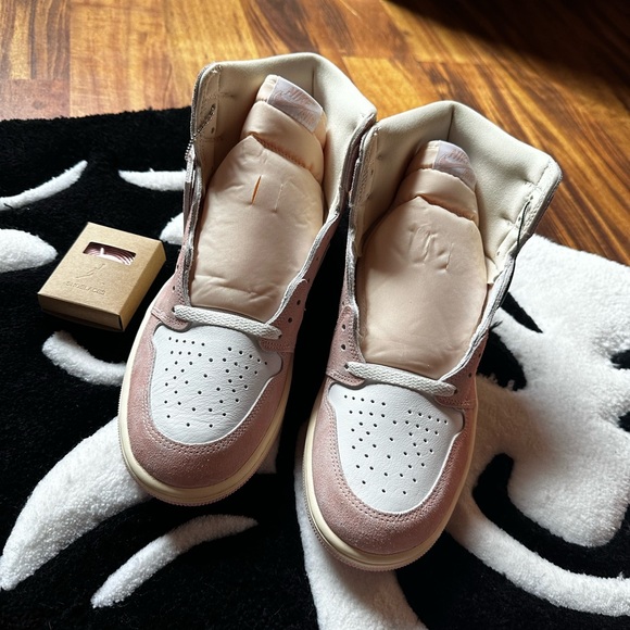Jordan 1 ‘Atmosphere Pink’ W - Picture 1 of 7